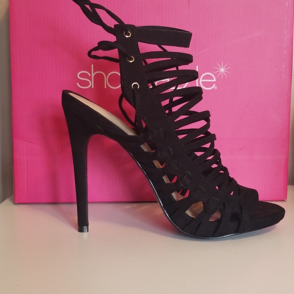 Black lace heel